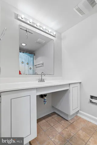 $2,950 | 8340 Greensboro Drive, Unit 207, McLean, VA 22102