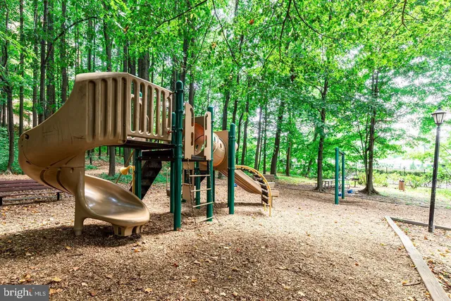 $2,950 | 8340 Greensboro Drive, Unit 207, McLean, VA 22102