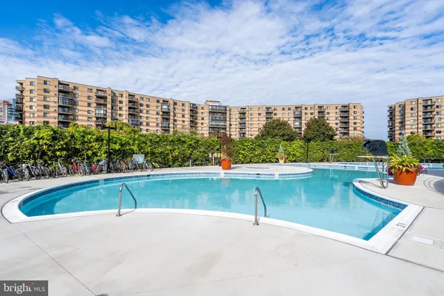 $2,950 | 8340 Greensboro Drive, Unit 207, McLean, VA 22102