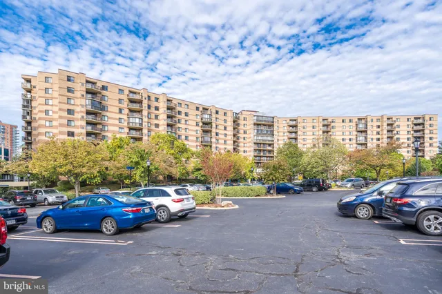 $2,950 | 8340 Greensboro Drive, Unit 207, McLean, VA 22102