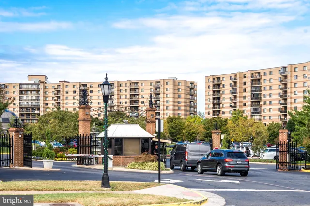 $2,950 | 8340 Greensboro Drive, Unit 207, McLean, VA 22102