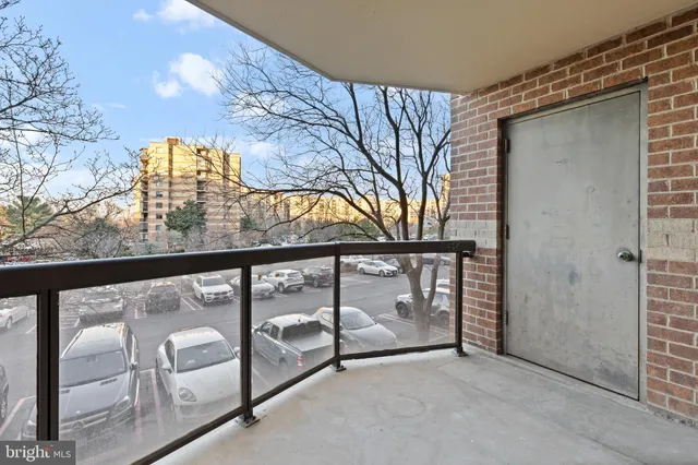 $2,950 | 8340 Greensboro Drive, Unit 207, McLean, VA 22102