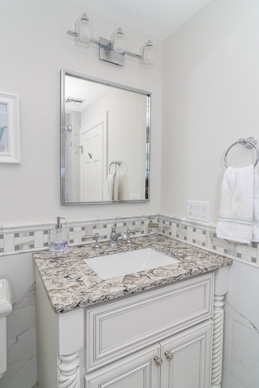 7 Lovewell Road Wellesley, MA 02482 - Photo 12 of 23