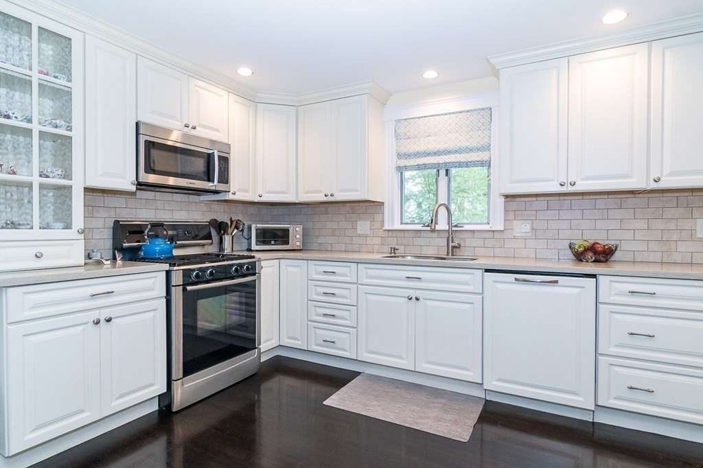 7 Lovewell Road Wellesley, MA 02482 - Photo 3 of 23