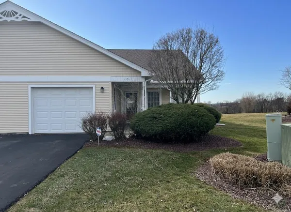 a view of a house with backyard and garden