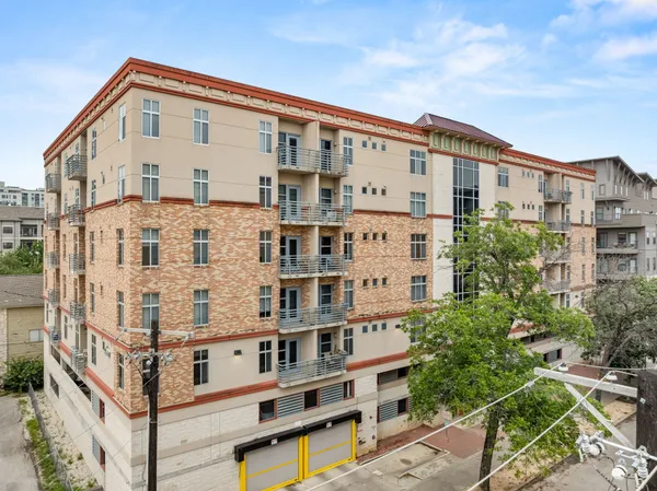 $392,500 | 711 West 26th Street, Unit 303, Austin, TX 78705