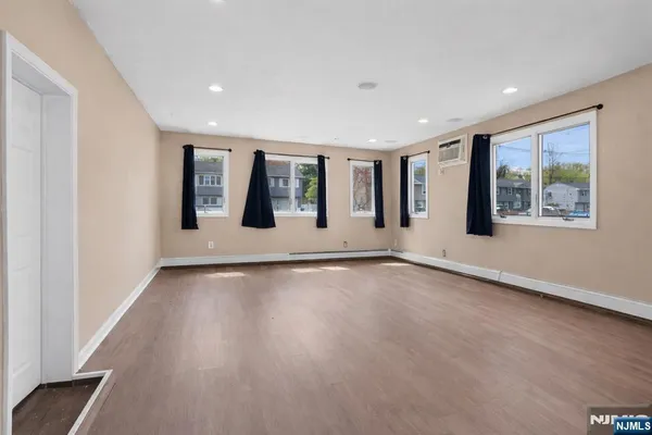 $690,000 | 334 Pine Street, Pompton Lakes, NJ 07442