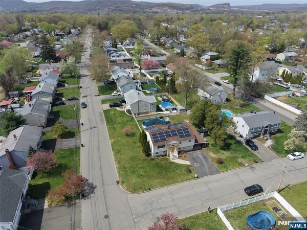 $690,000 | 334 Pine Street, Pompton Lakes, NJ 07442