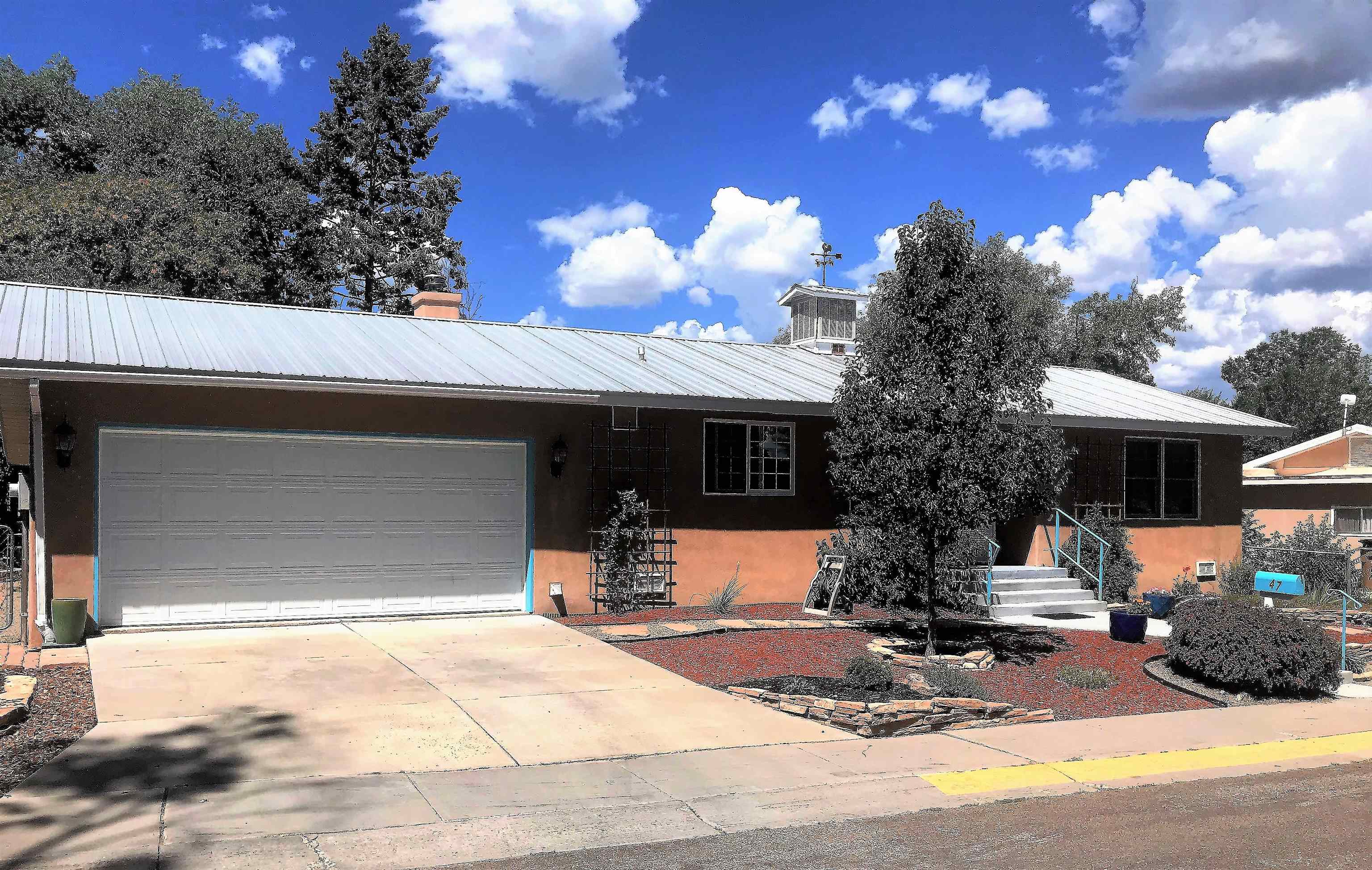 47 Manhattan Loop Los Alamos, NM 87544 - Photo 1 of 1