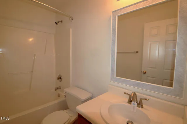 $1,995 | 405 High Holborn Court, Apex, NC 27502