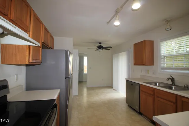 $1,995 | 405 High Holborn Court, Apex, NC 27502