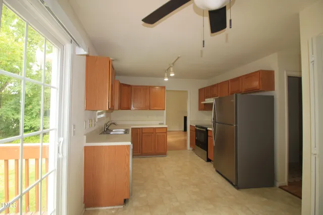 $1,995 | 405 High Holborn Court, Apex, NC 27502