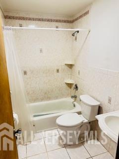 364 South Madison Avenue Dunellen, NJ 08812 - Photo 8 of 12 a bathroom with a toilet a sink and a bathtub