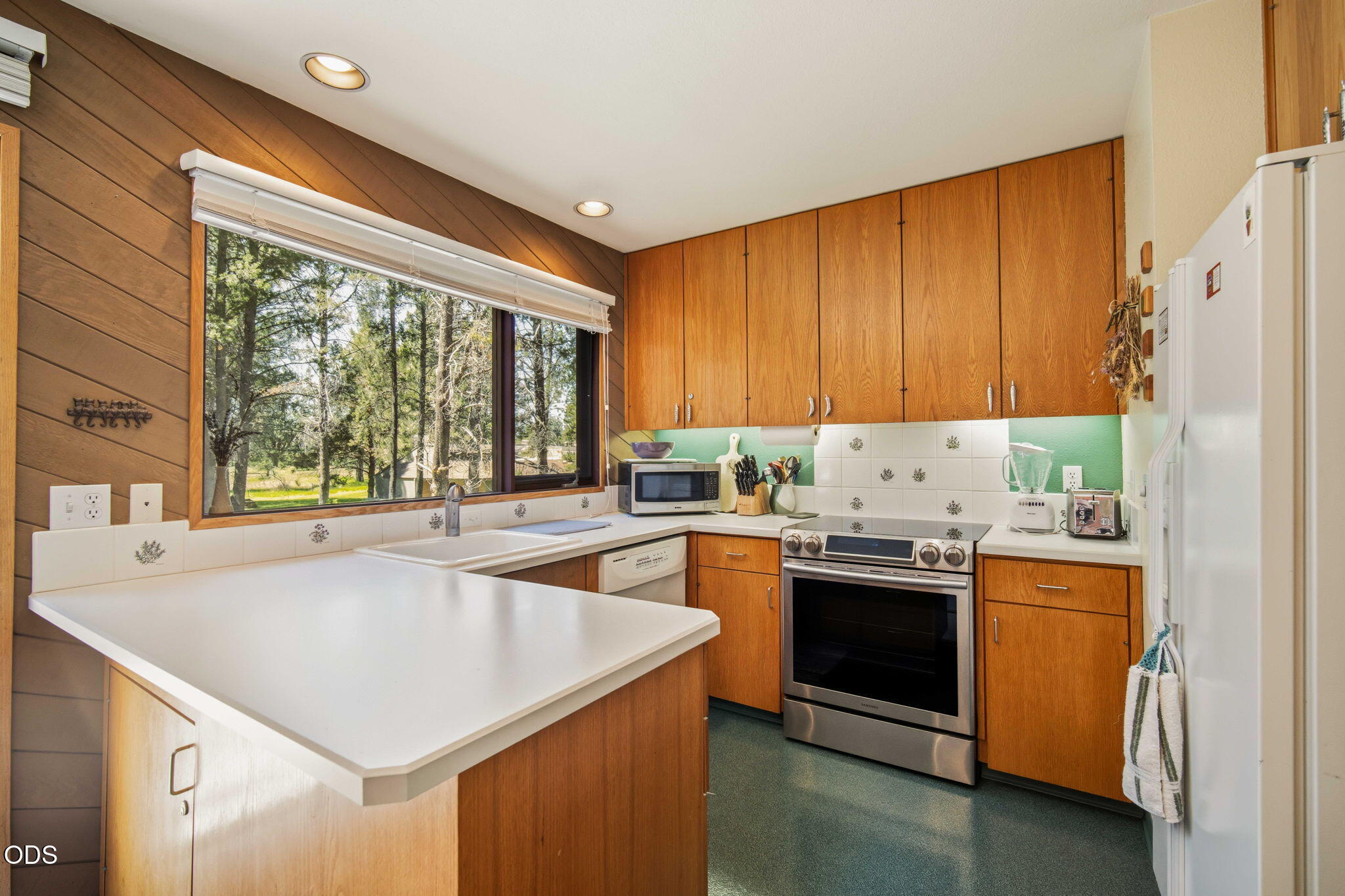 57218 Island Road, Unit 18 Sunriver, OR 97707 - Photo 14 of 38