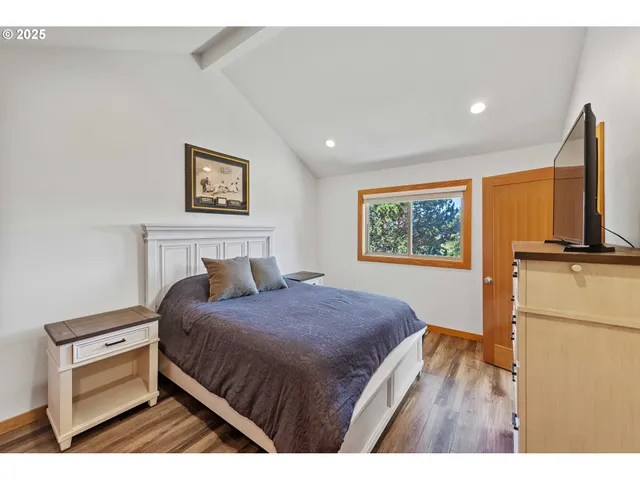 $575,000 | 2460 Stephanie Lane, North Bend, OR 97459