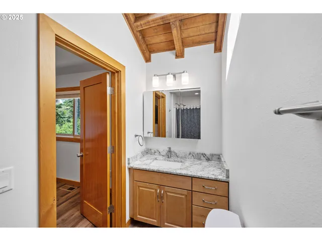 $575,000 | 2460 Stephanie Lane, North Bend, OR 97459