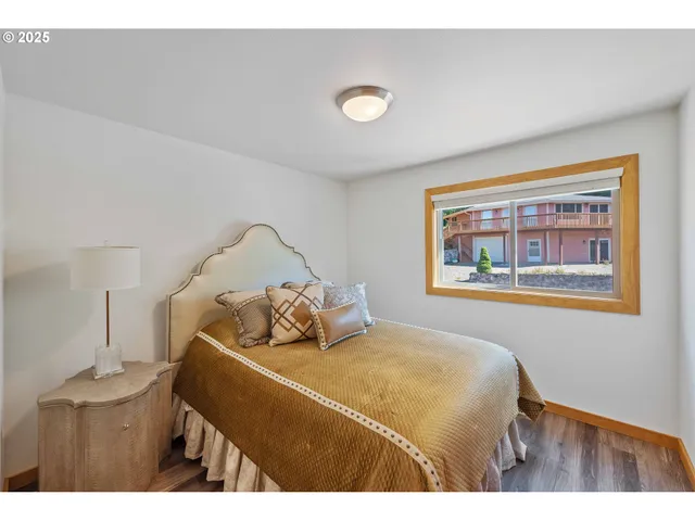 $575,000 | 2460 Stephanie Lane, North Bend, OR 97459