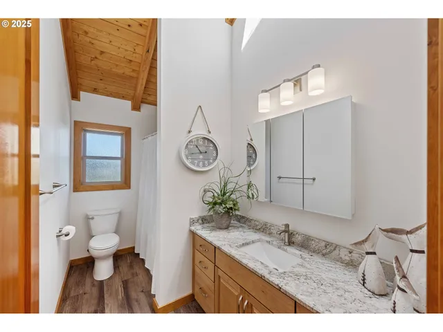 $575,000 | 2460 Stephanie Lane, North Bend, OR 97459