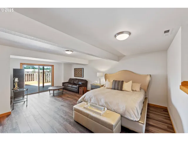 $575,000 | 2460 Stephanie Lane, North Bend, OR 97459