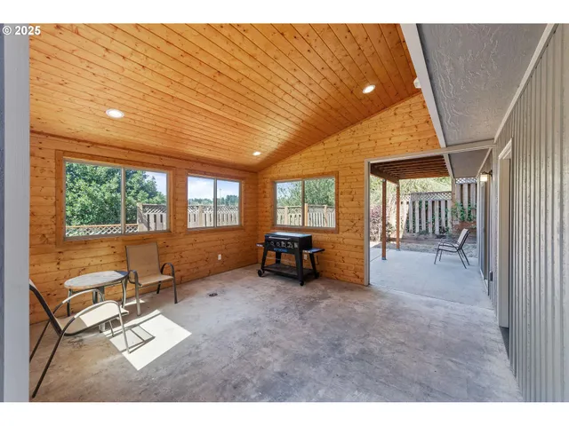 $575,000 | 2460 Stephanie Lane, North Bend, OR 97459