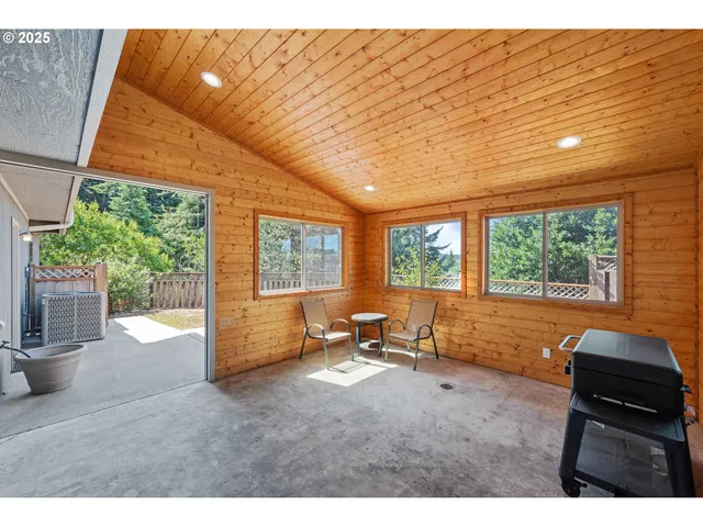 $575,000 | 2460 Stephanie Lane, North Bend, OR 97459