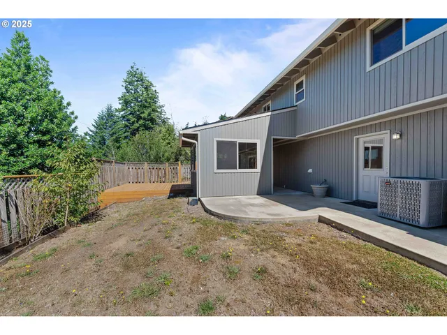 $575,000 | 2460 Stephanie Lane, North Bend, OR 97459