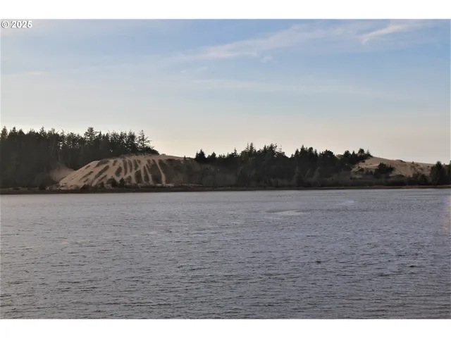 $575,000 | 2460 Stephanie Lane, North Bend, OR 97459