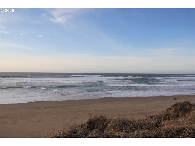 $575,000 | 2460 Stephanie Lane, North Bend, OR 97459