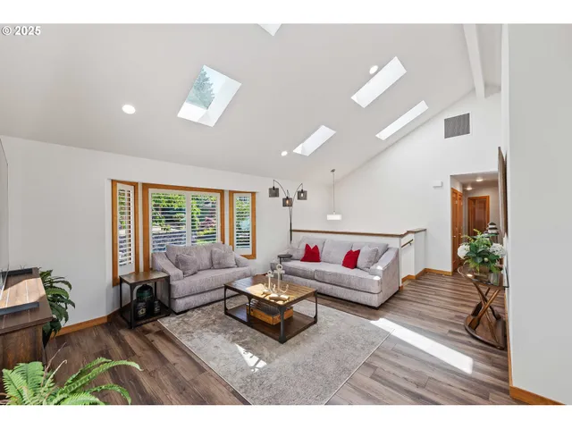 $575,000 | 2460 Stephanie Lane, North Bend, OR 97459