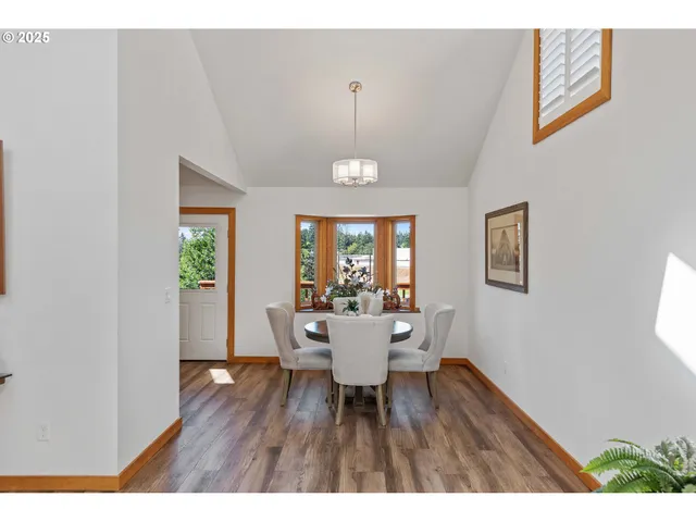 $575,000 | 2460 Stephanie Lane, North Bend, OR 97459