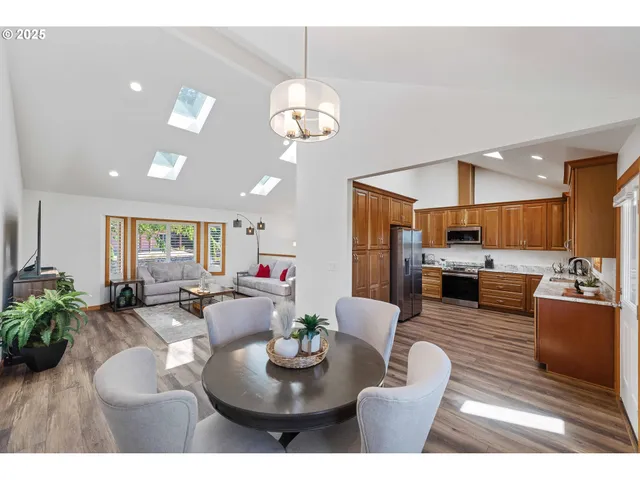 $575,000 | 2460 Stephanie Lane, North Bend, OR 97459