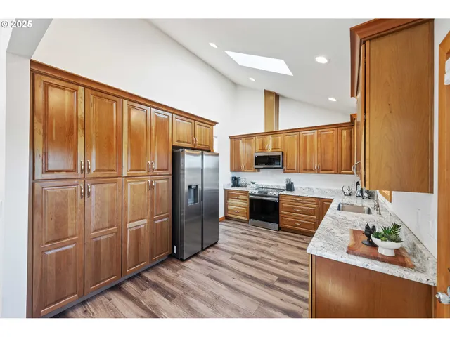 $575,000 | 2460 Stephanie Lane, North Bend, OR 97459