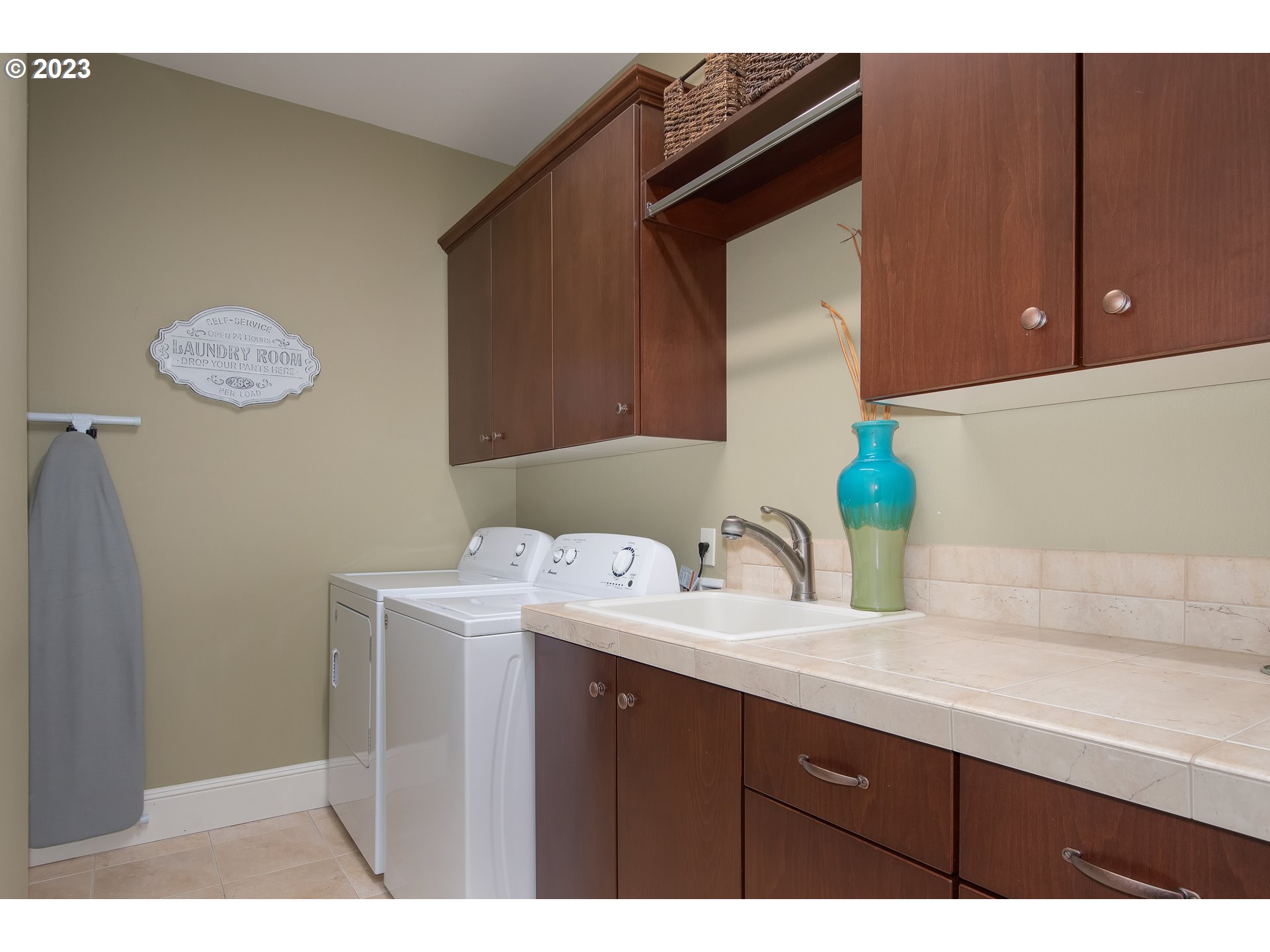 1601 South 8th Way Ridgefield, WA 98642 - Photo 18 of 32 a bathroom with a sink and a mirror