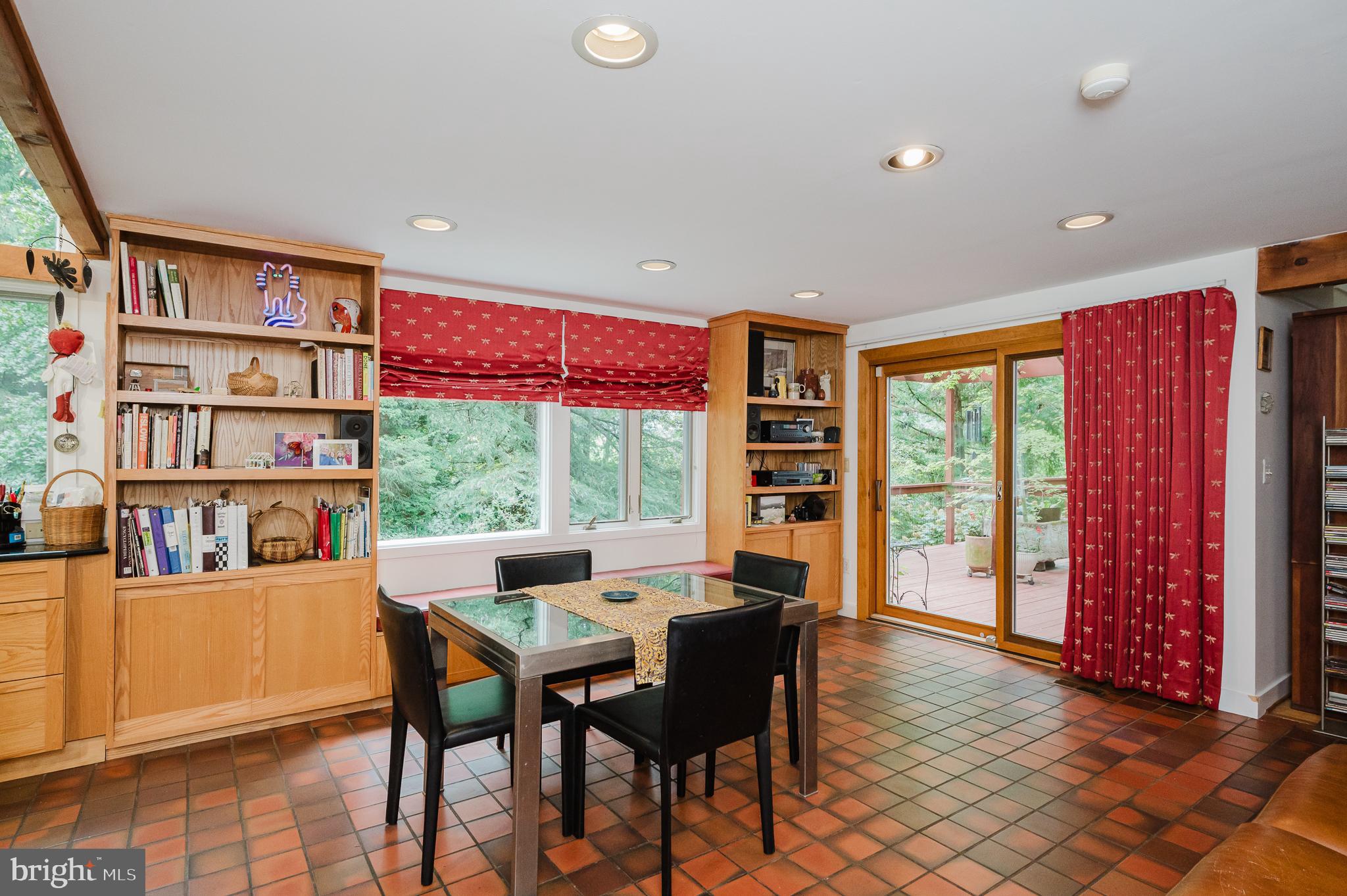6010 Fork Woods Road Baldwin, MD 21013 - Photo 14 of 65 Breakfast area built-ins