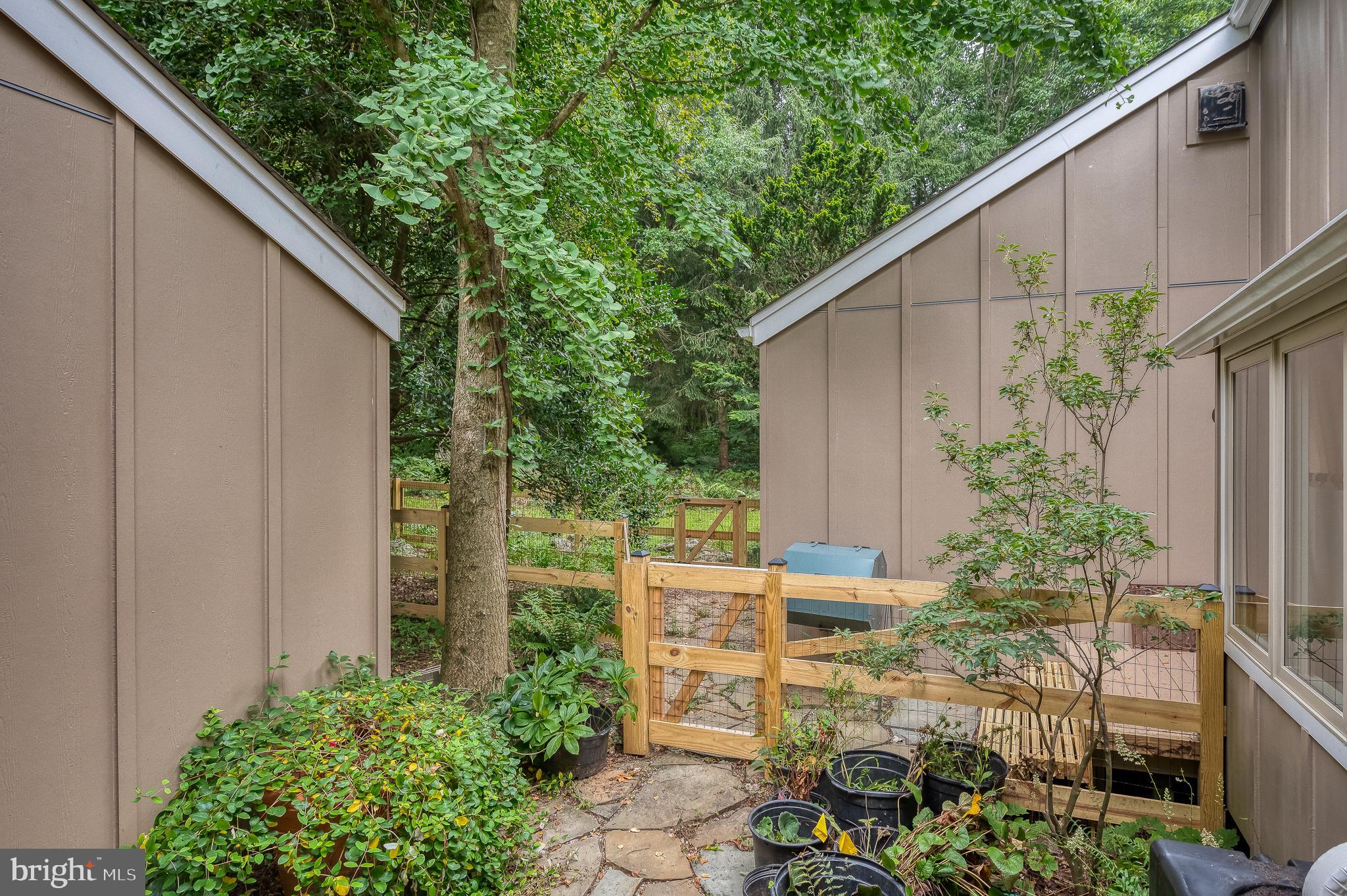 6010 Fork Woods Road Baldwin, MD 21013 - Photo 51 of 65 Fenced side yard/dog run