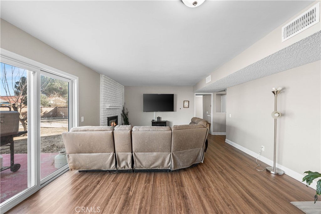 44028 Halcom Avenue Lancaster, CA 93536 - Photo 14 of 32