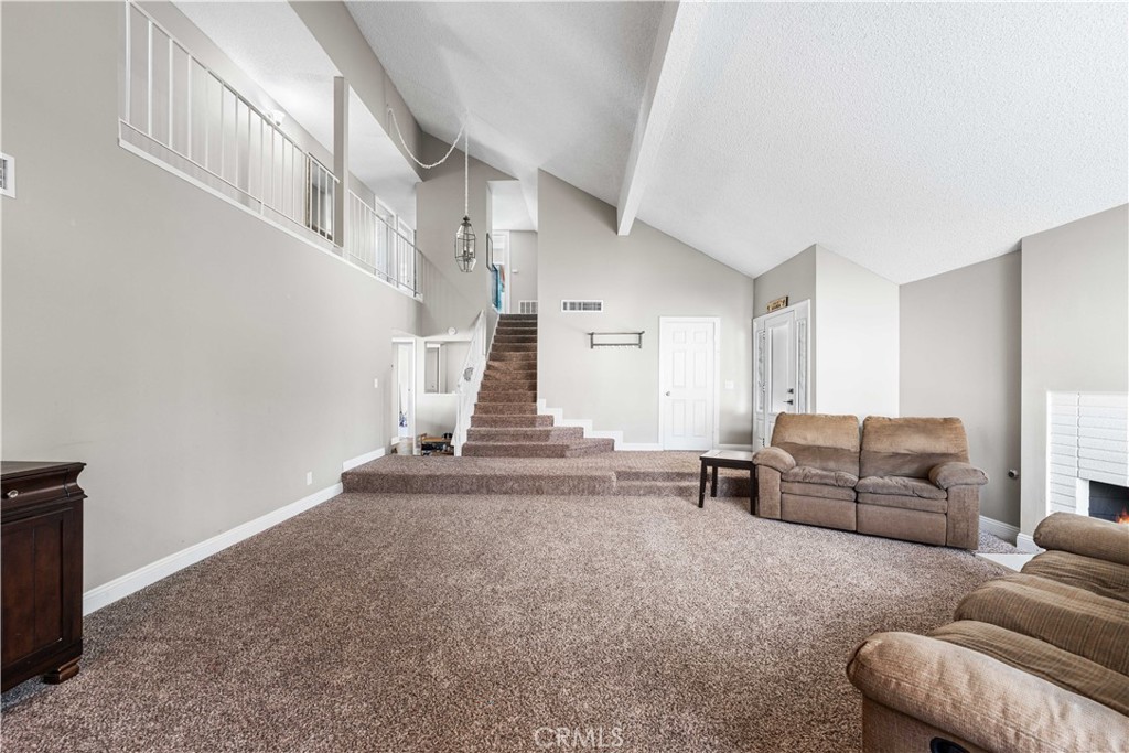 44028 Halcom Avenue Lancaster, CA 93536 - Photo 5 of 32