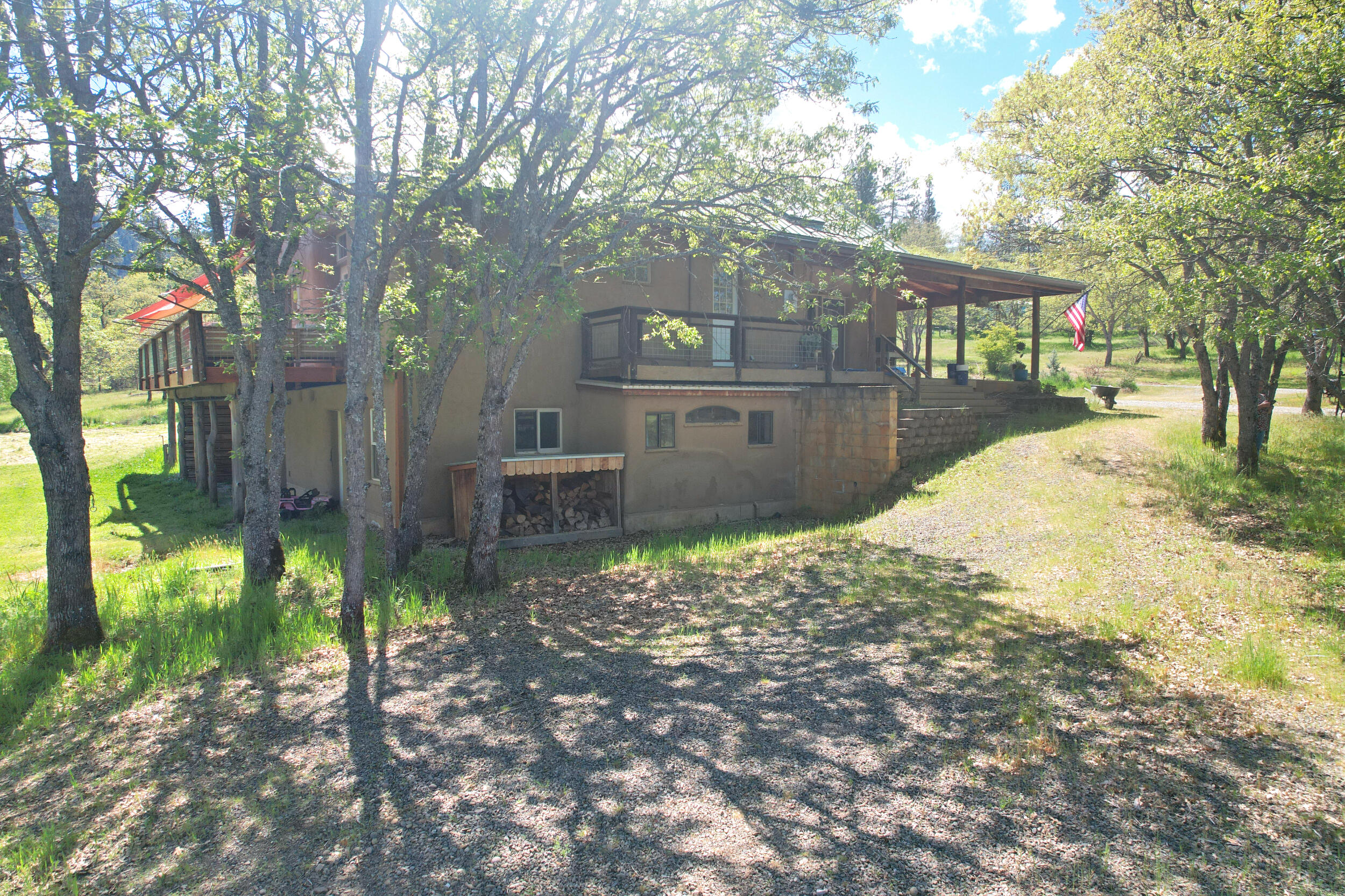 8150 Upper Applegate Road Jacksonville, OR 97530 - Photo 9 of 122