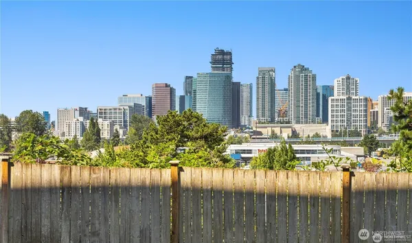 $2,800 | 701 122nd Avenue Northeast, Unit 102, Bellevue, WA 98005