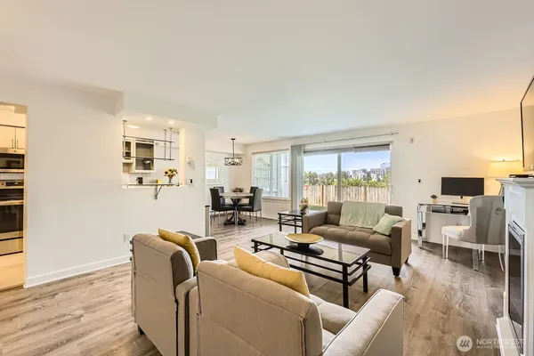$2,800 | 701 122nd Avenue Northeast, Unit 102, Bellevue, WA 98005