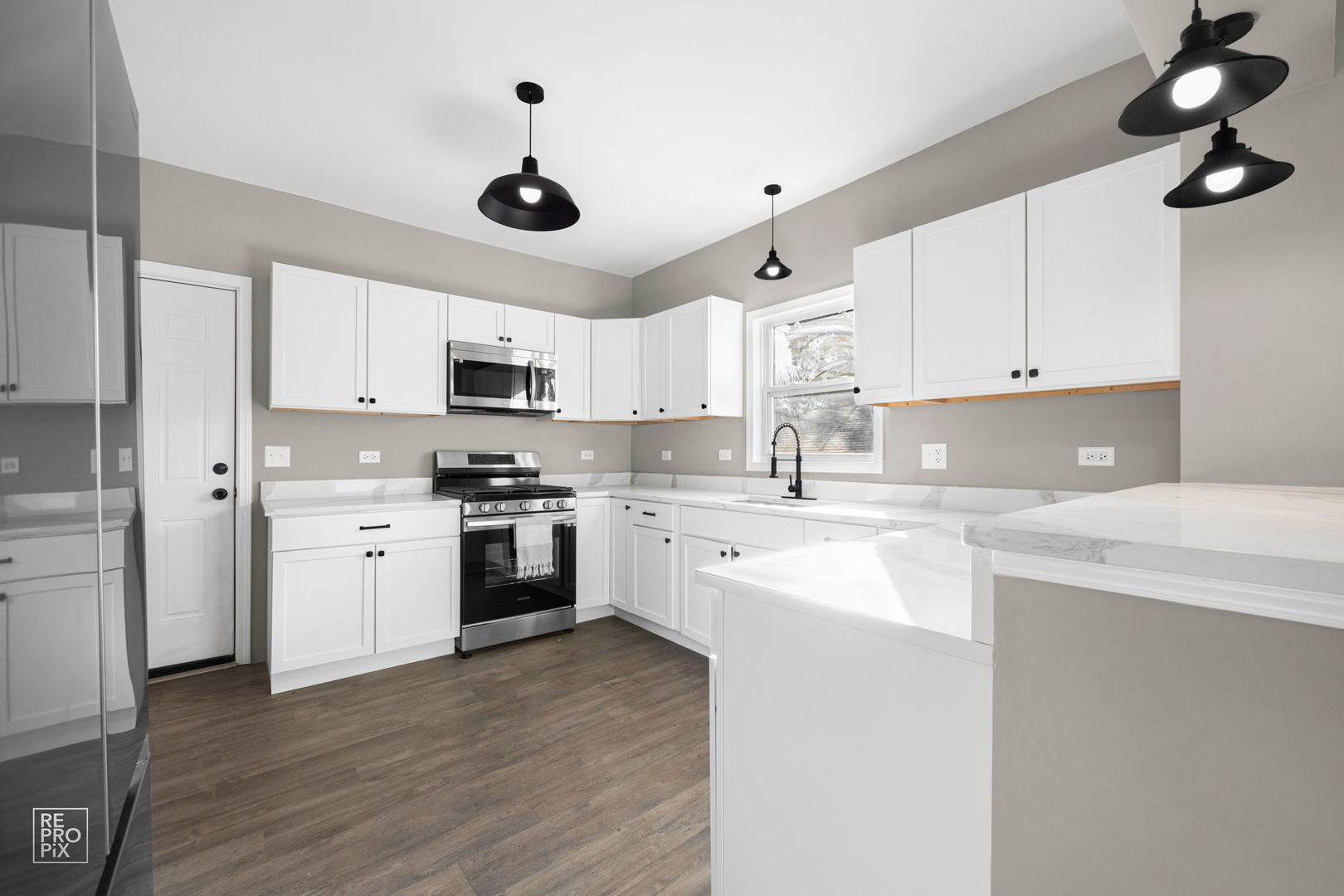 3615 Ridgeland Avenue Berwyn, IL 60402 - Photo 11 of 30 Gallery Image 11