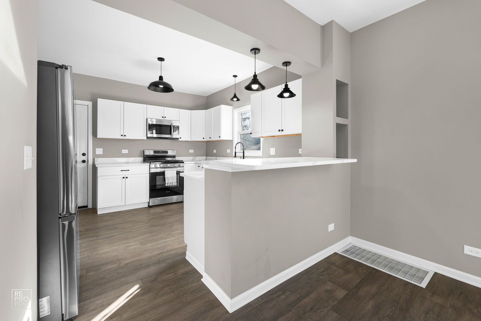 3615 Ridgeland Avenue Berwyn, IL 60402 - Photo 10 of 30 Gallery Image 10