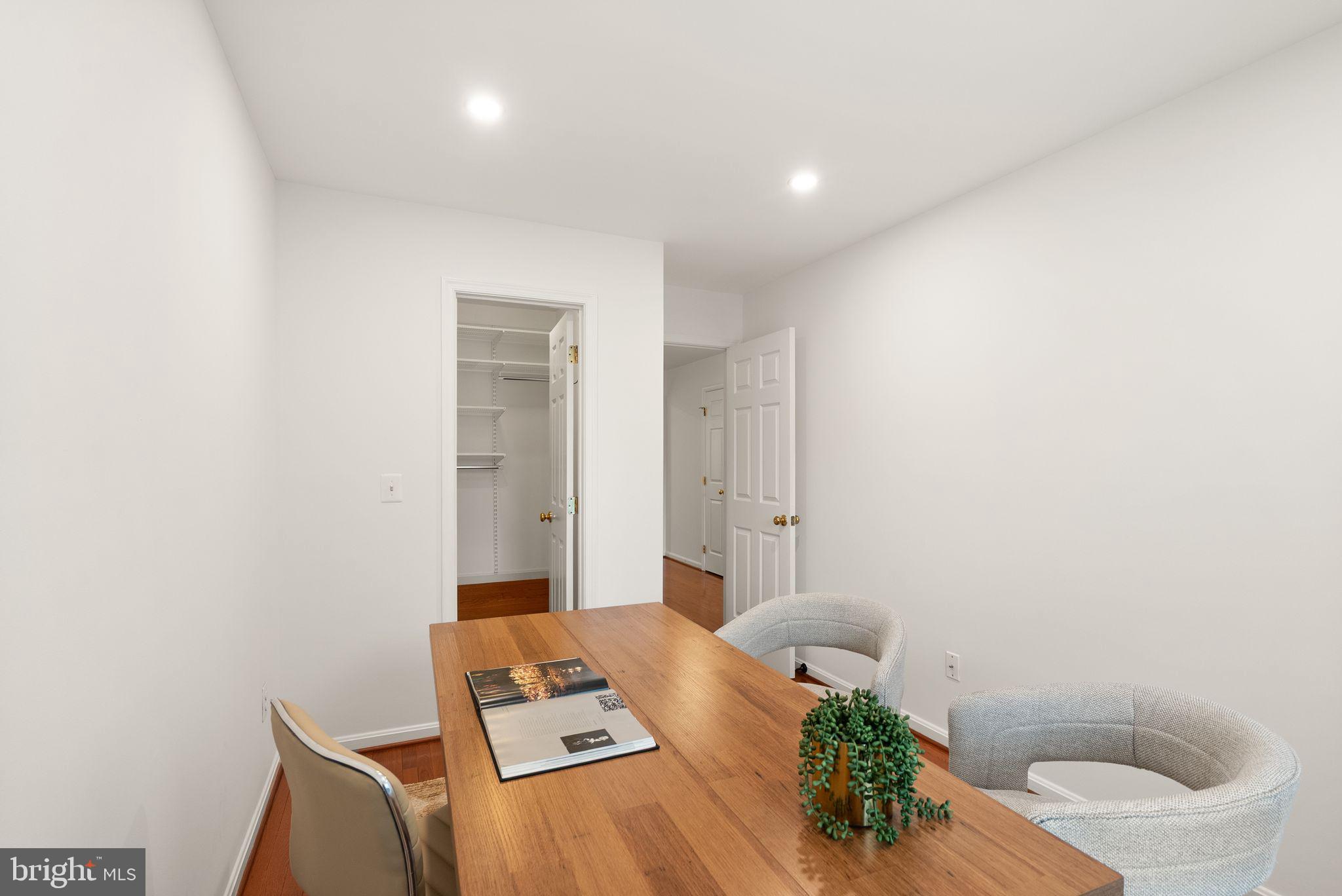 12056 Edgemere Circle Reston, VA 20190 - Photo 47 of 64