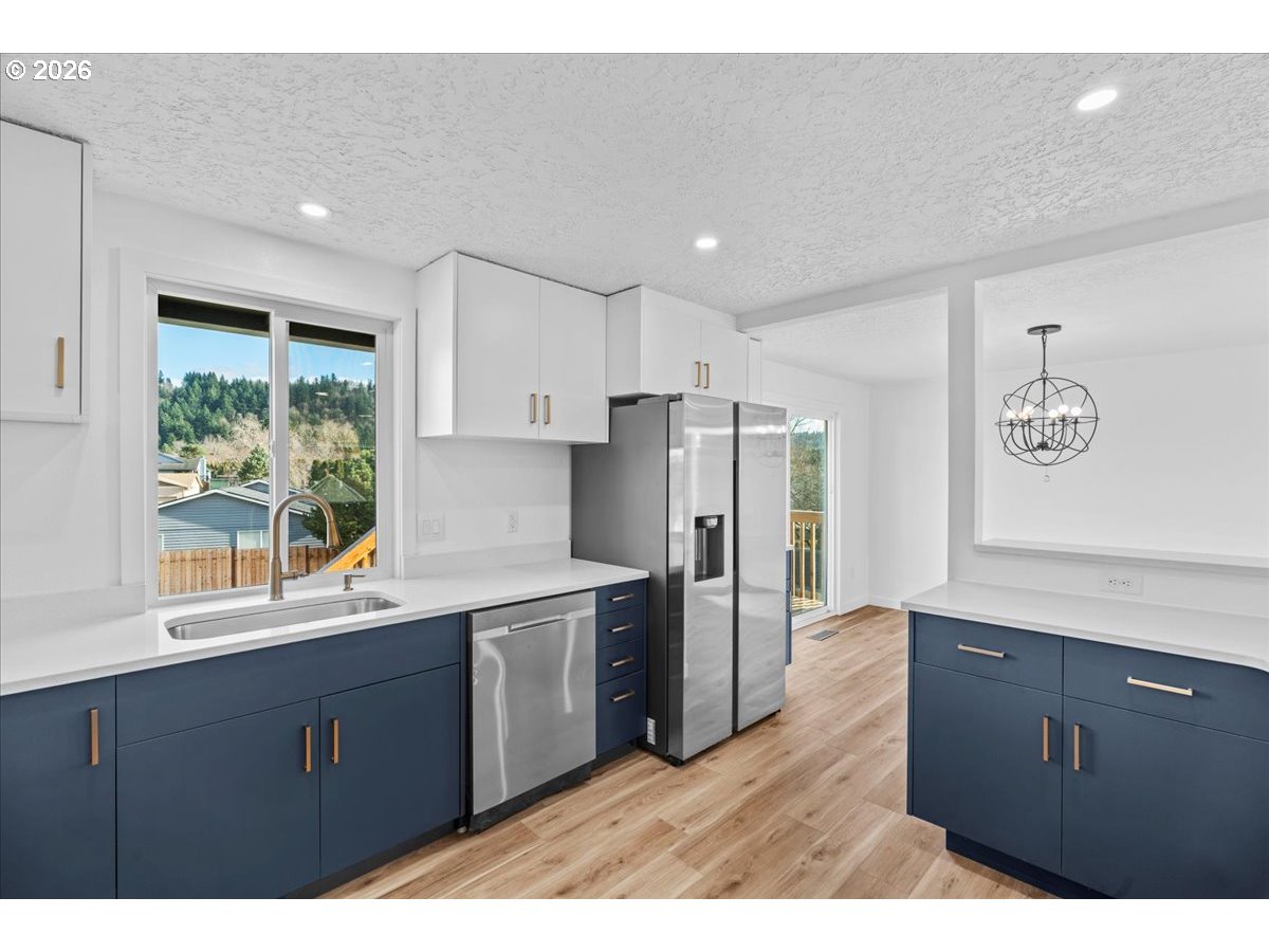 404 Southwest Riverview Avenue Gresham, OR 97080 - Photo 13 of 41