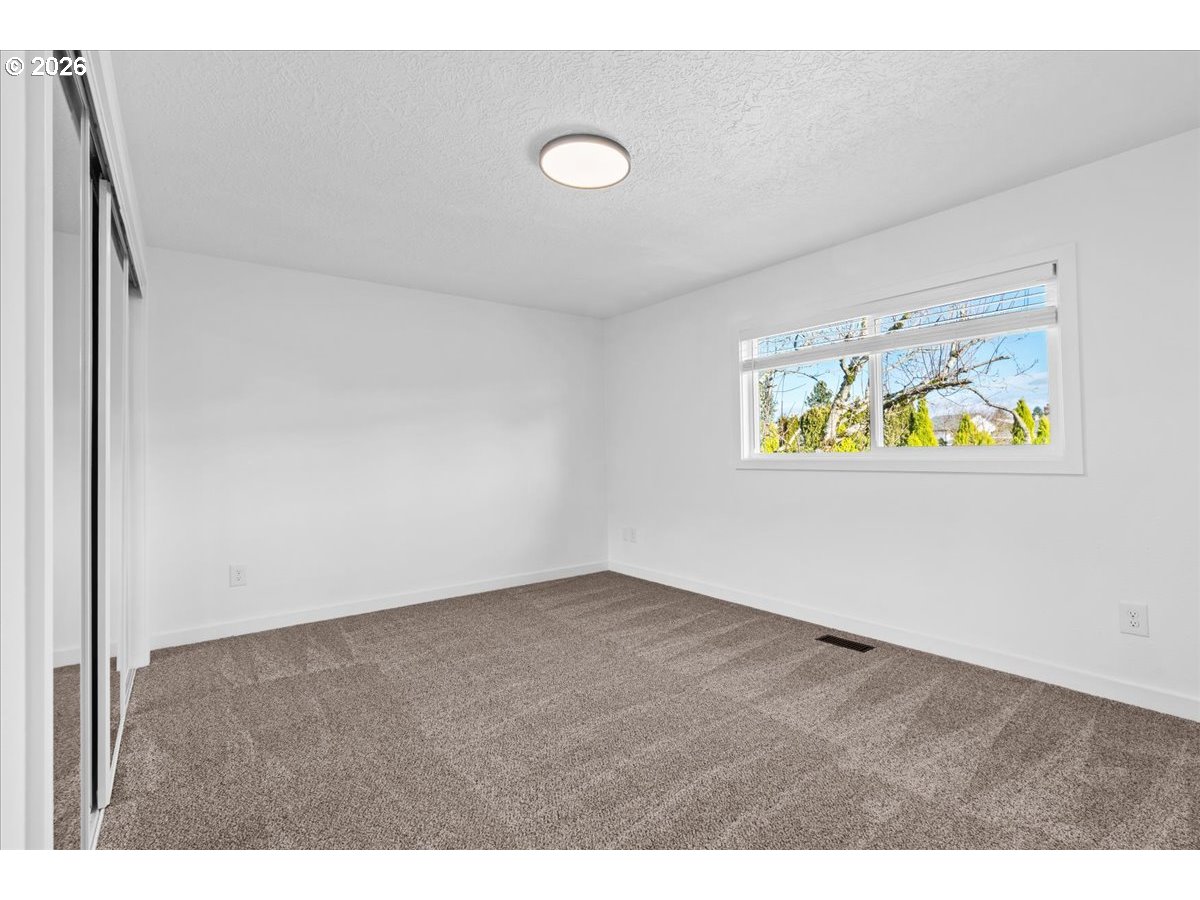 404 Southwest Riverview Avenue Gresham, OR 97080 - Photo 15 of 41