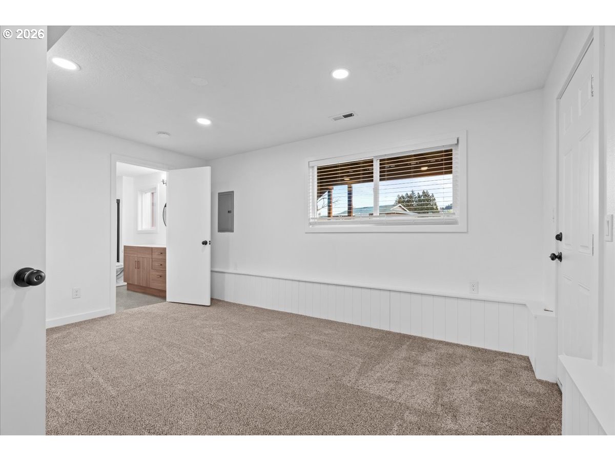 404 Southwest Riverview Avenue Gresham, OR 97080 - Photo 24 of 41