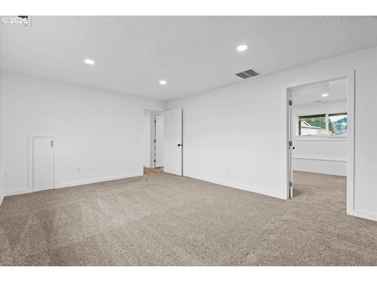 404 Southwest Riverview Avenue Gresham, OR 97080 - Photo 28 of 41