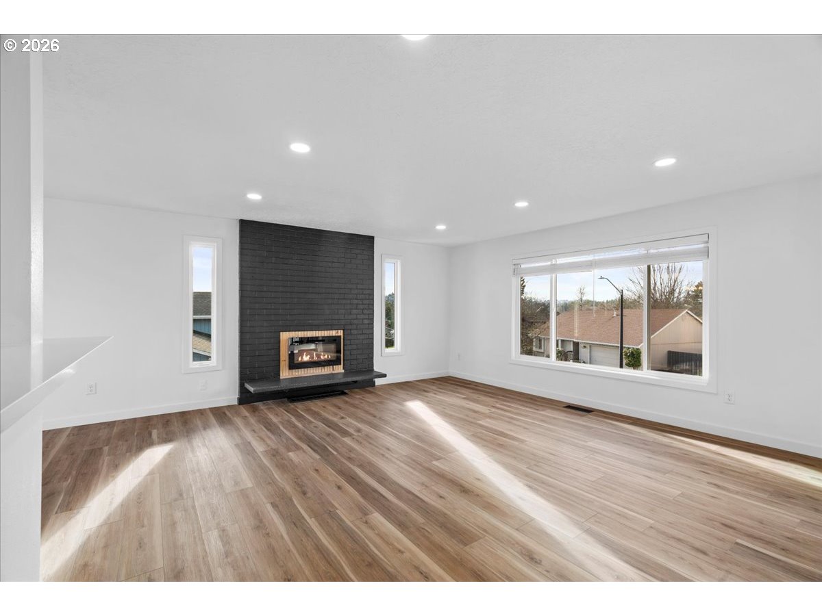 404 Southwest Riverview Avenue Gresham, OR 97080 - Photo 6 of 41