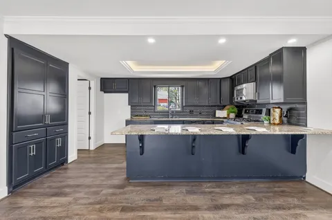 a picture of a brick building