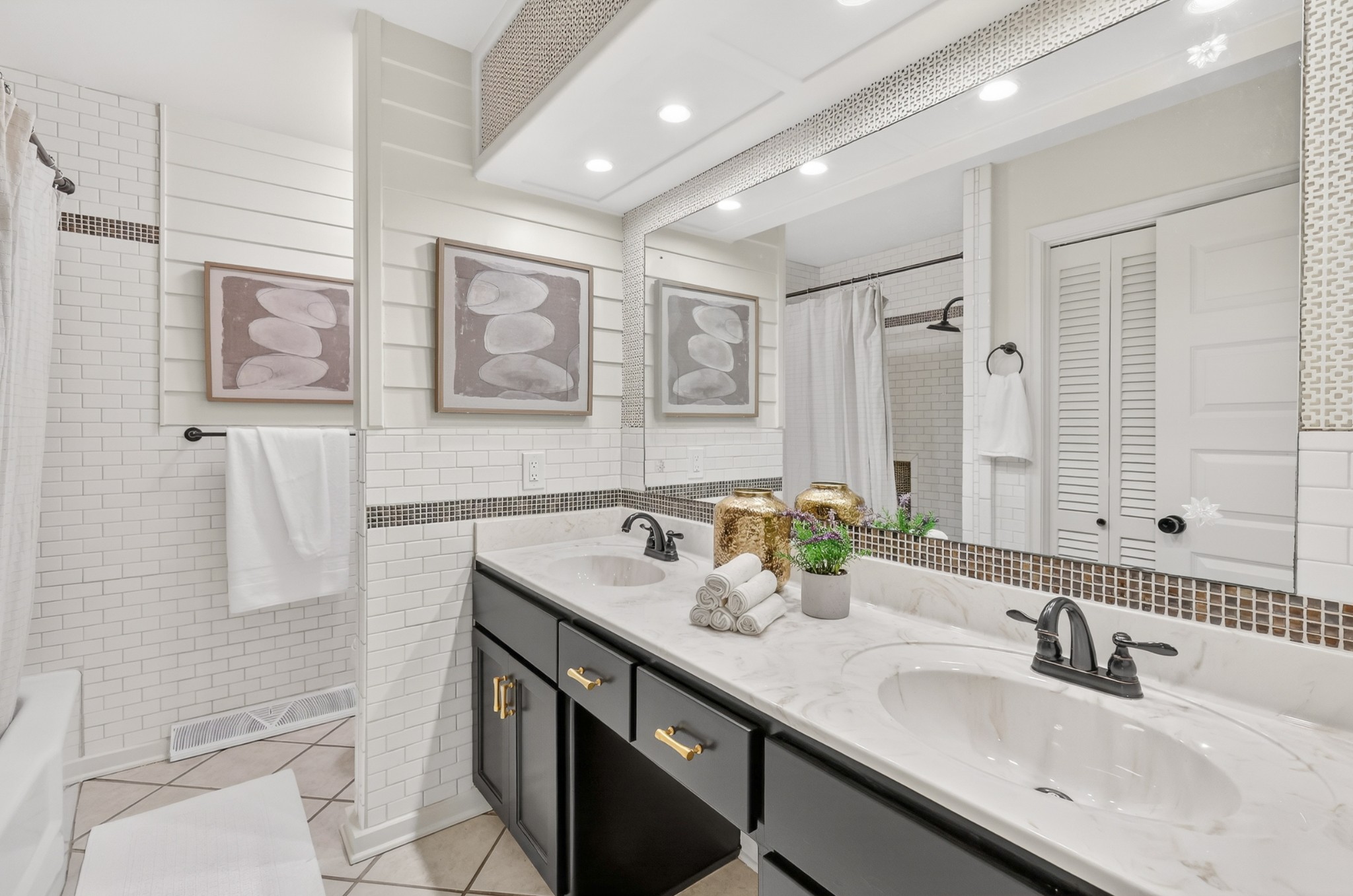 91 Country Club Terrace Winchester, TN 37398 - Photo 42 of 74 a bathroom with a sink double vanity granite tub shower and a mirror